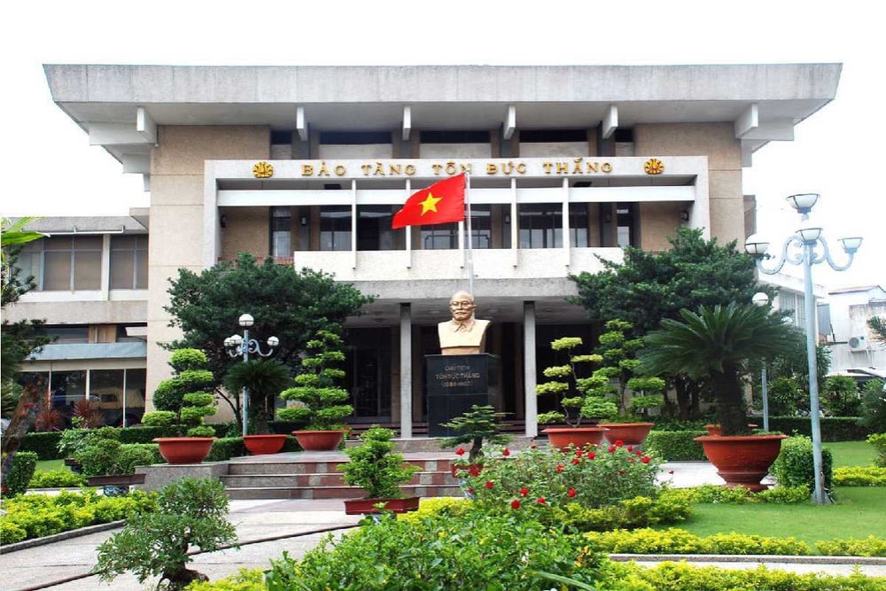 The statue of President Ton Duc Thang stands tall in front of the museum, embodying his unwavering spirit as a son of the river region